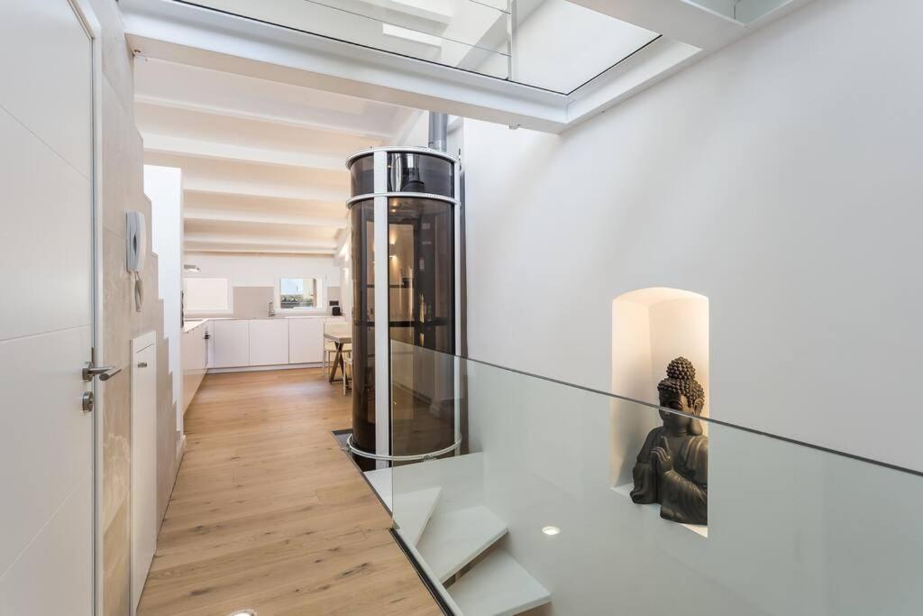 Appartamento Designer Loft With Terrace In Prime Location